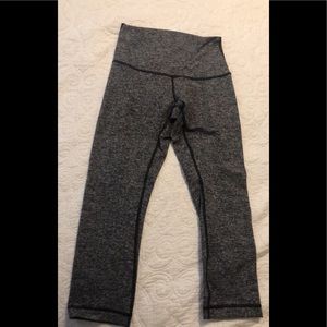 Lululemon capris sz 6